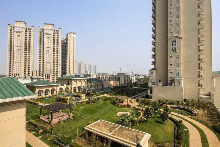ATS Triumph curving garden walkways between the towers, photo