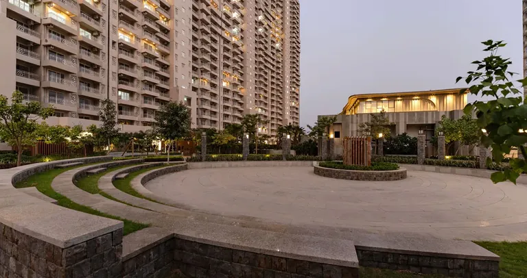 County The Center Court stepped amphitheatre and central plaza between the towers