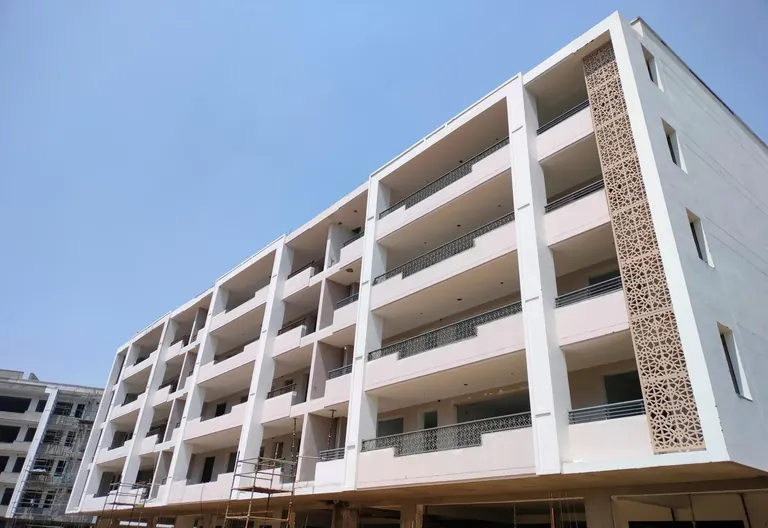 DLF Alameda independent floors building in block D7 under construction, April 2023 site photo
