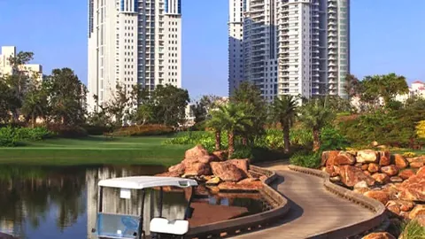 DLF The Aralias area: golf cart shuttle on Golf Drive