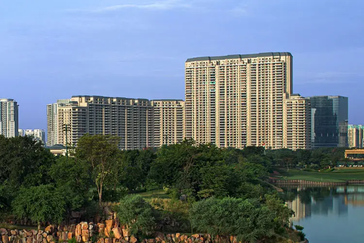 DLF The Camellias Golf Course Road 