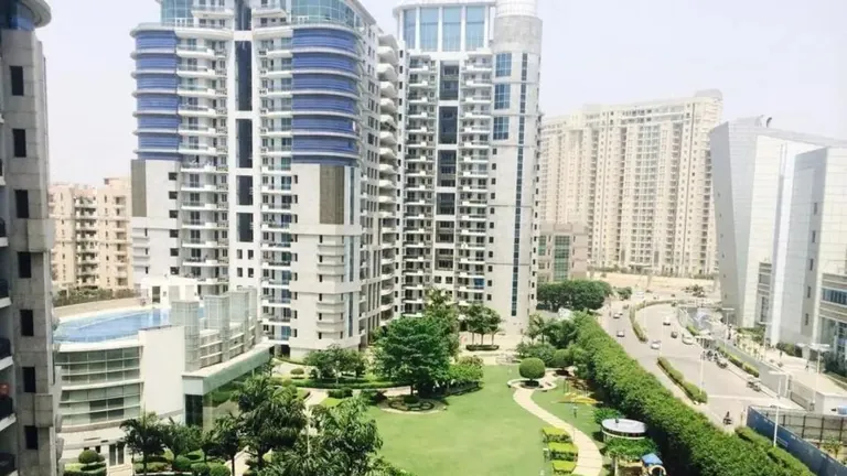 DLF The Pinnacle landscaped garden between the towers