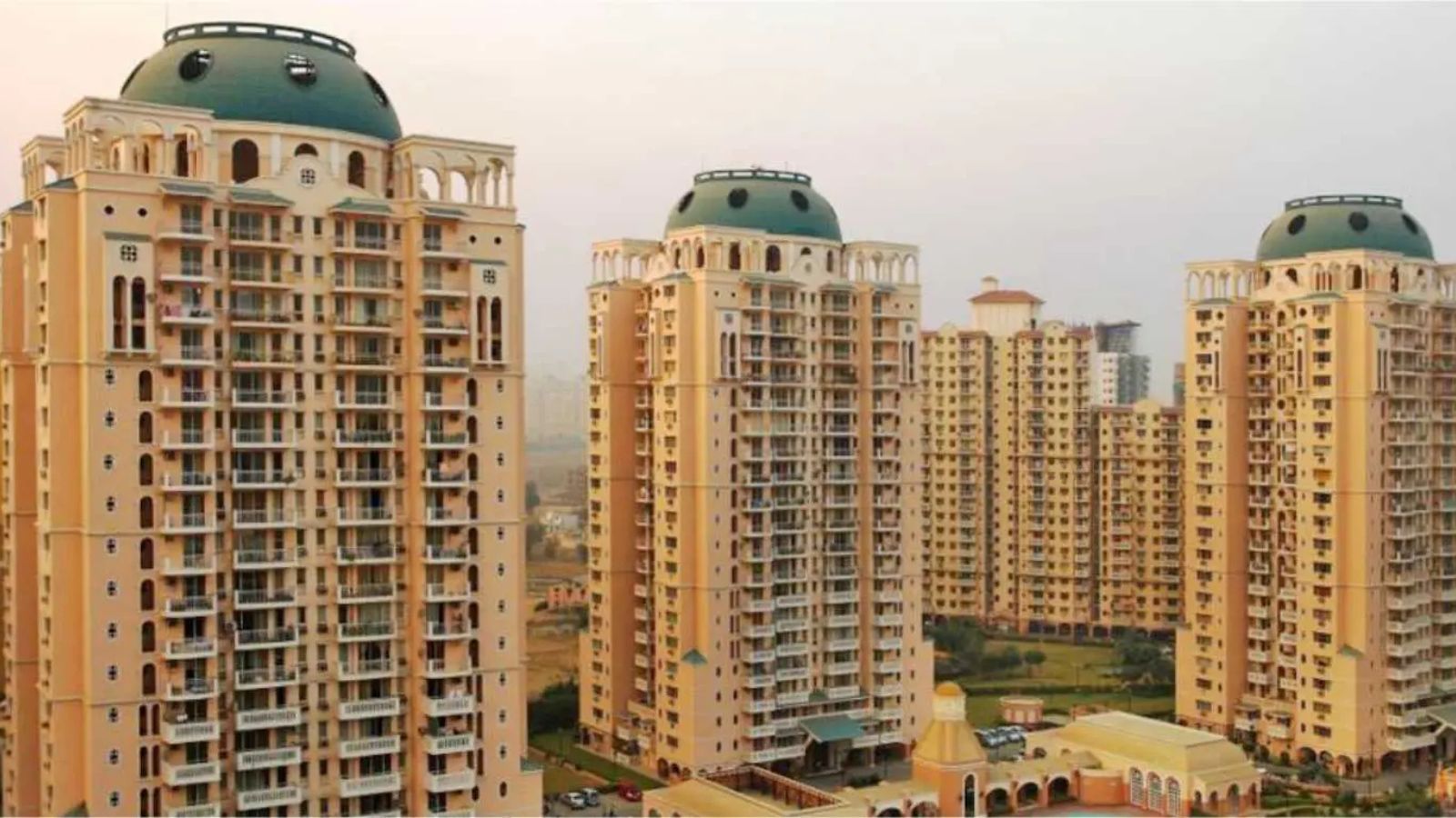 DLF Trinity Towers banner