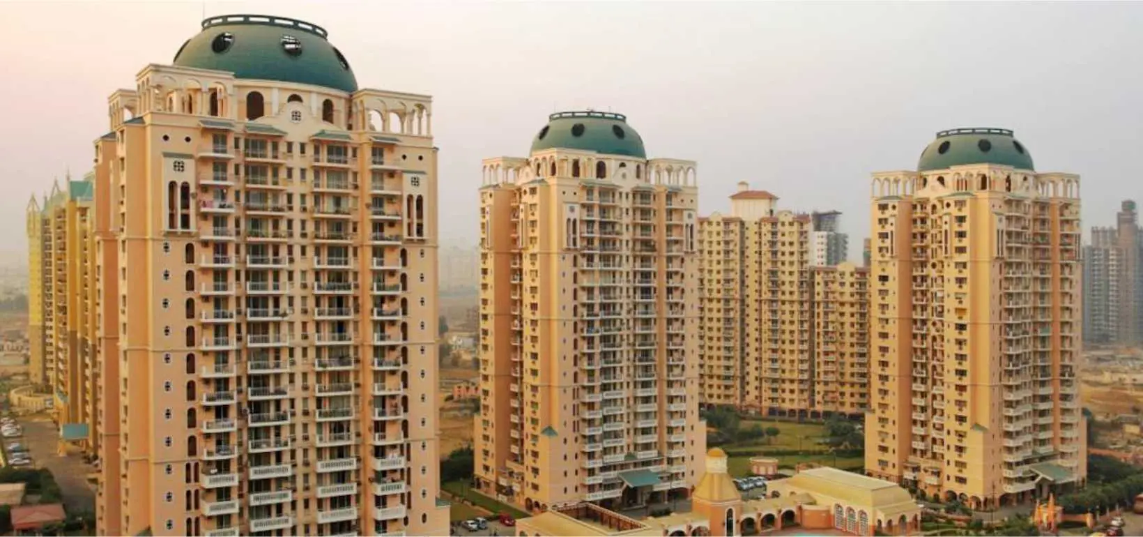 DLF Trinity Towers banner