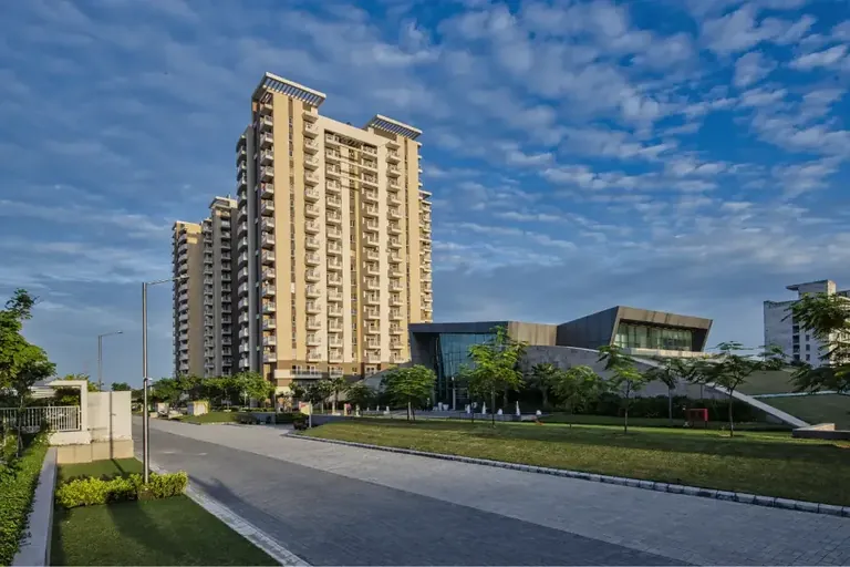 Eldeco Accolade towers and the internal road