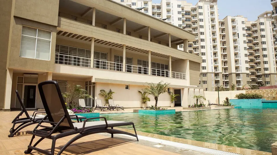 Experion The Heartsong Club Chorus swimming pool and sun deck with towers behind, actual photo