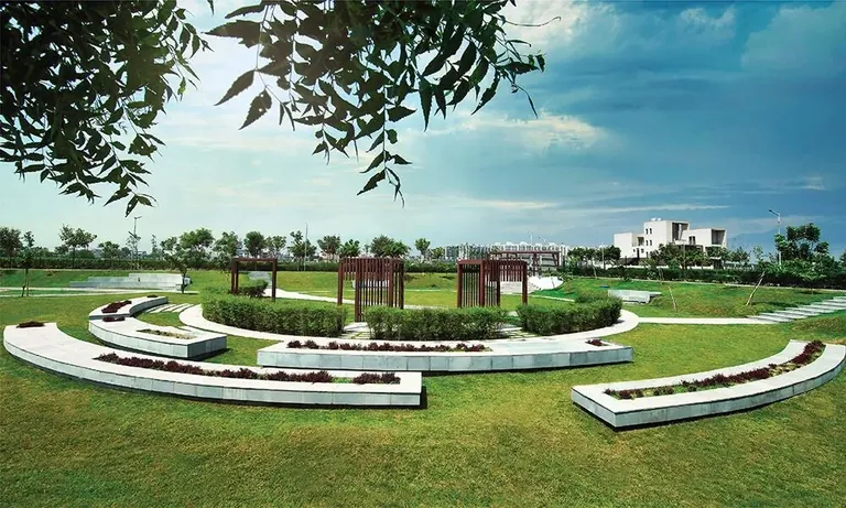 Experion The Westerlies open-air amphitheatre seating in the park, actual photo