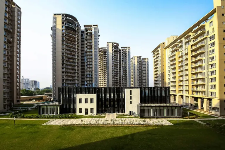 Indiabulls Enigma completed towers around the clubhouse and central lawn, photo
