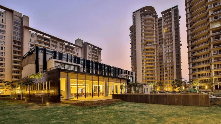 Indiabulls Enigma clubhouse lit up at dusk with the residential towers behind, photo