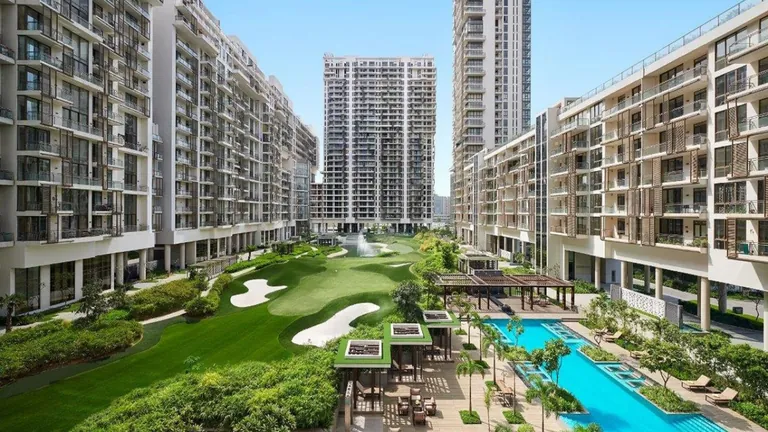 M3M Golfestate Fairway towers around the golf greens, pool and cabanas