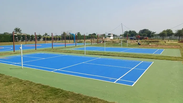 Meffier Golden Park blue sports courts inside the colony