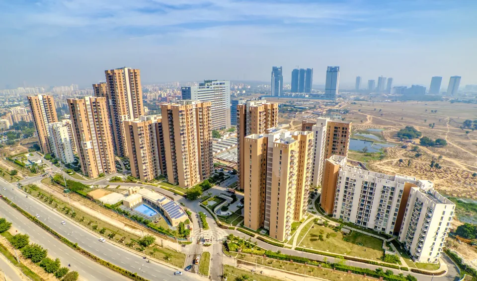 Pioneer Park towers and Golf Course Extension Road, aerial view