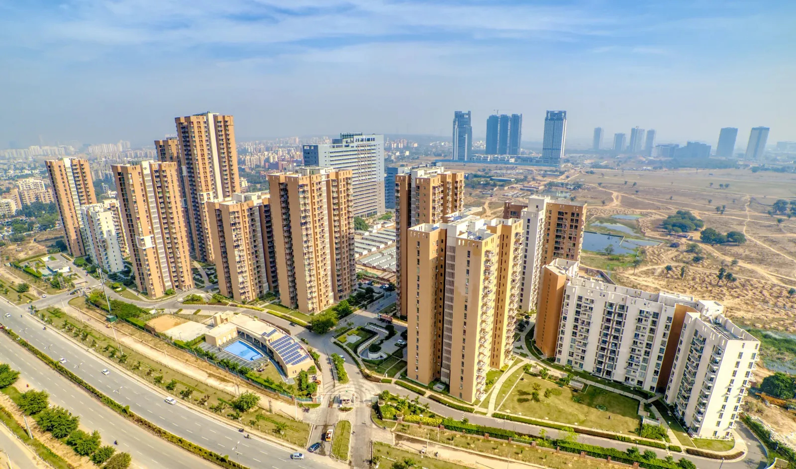Pioneer Park towers and Golf Course Extension Road, aerial view