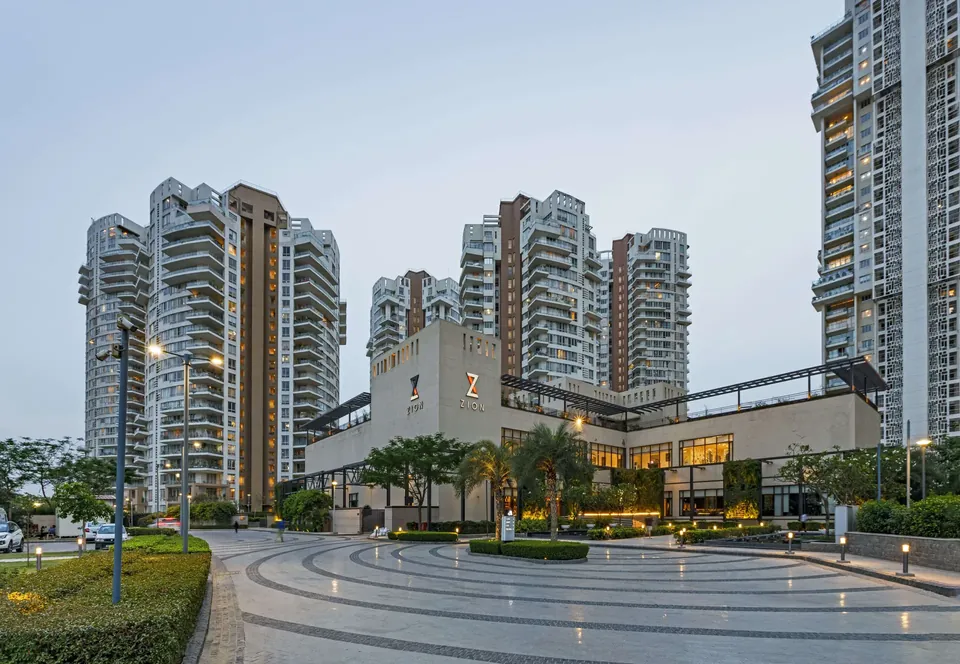 Pioneer Urban Presidia club and entrance plaza