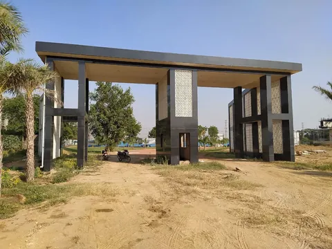 Pyramid Spring Valley banner