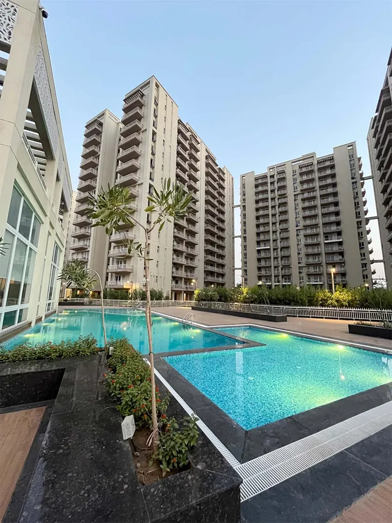 Silverglades The Melia pool deck with towers behind