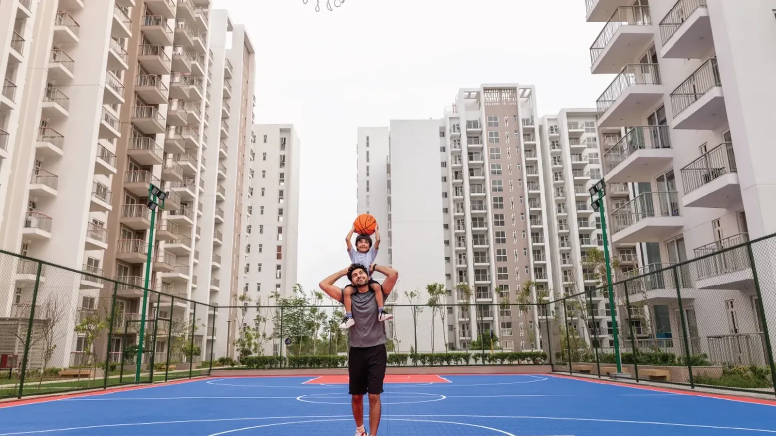 Tata La Vida basketball court